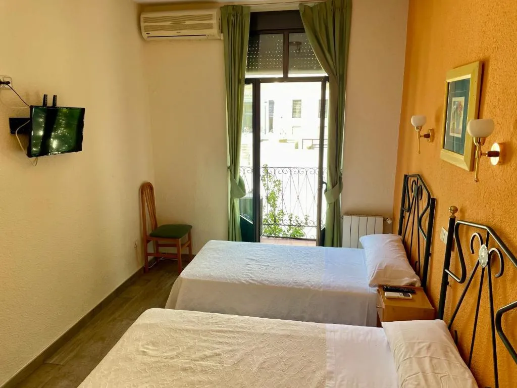 Quadruple Room with Private Bathroom