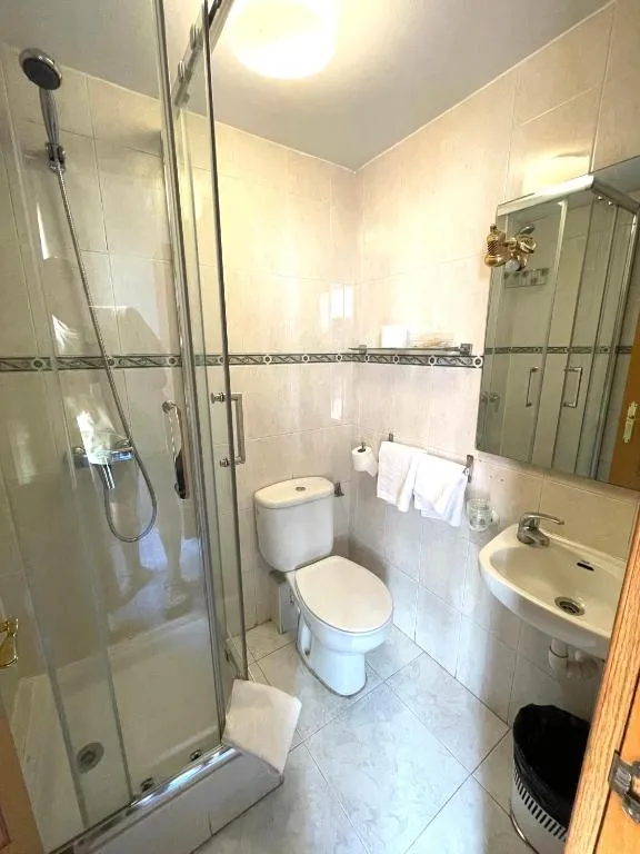 Twin Room with Private Bathroom